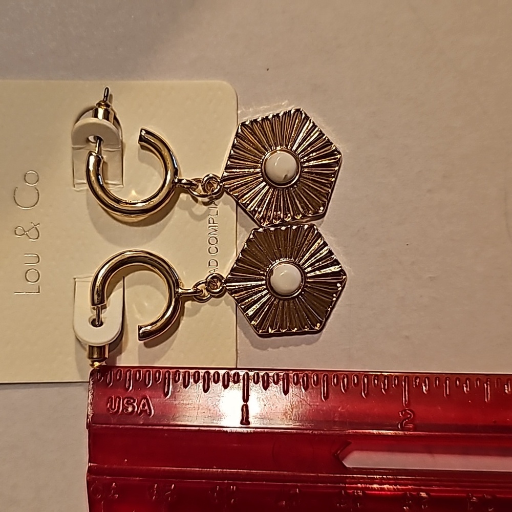 LOU & CO NWT Gold hoop drop earrings hexagon white stone center - Picture 4 of 5